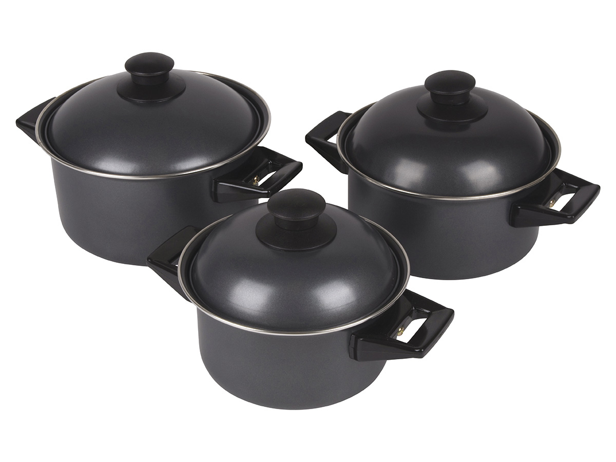 Come sistemare le pentole in cucina: consigli salvaspazio